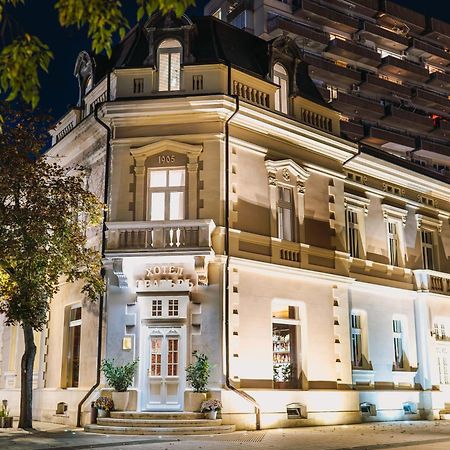 Hotel Хотел Театъръ à Pleven Extérieur photo