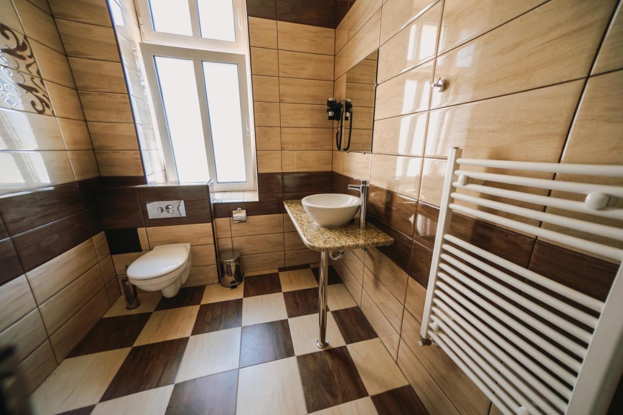 Hotel Хотел Театъръ à Pleven Extérieur photo