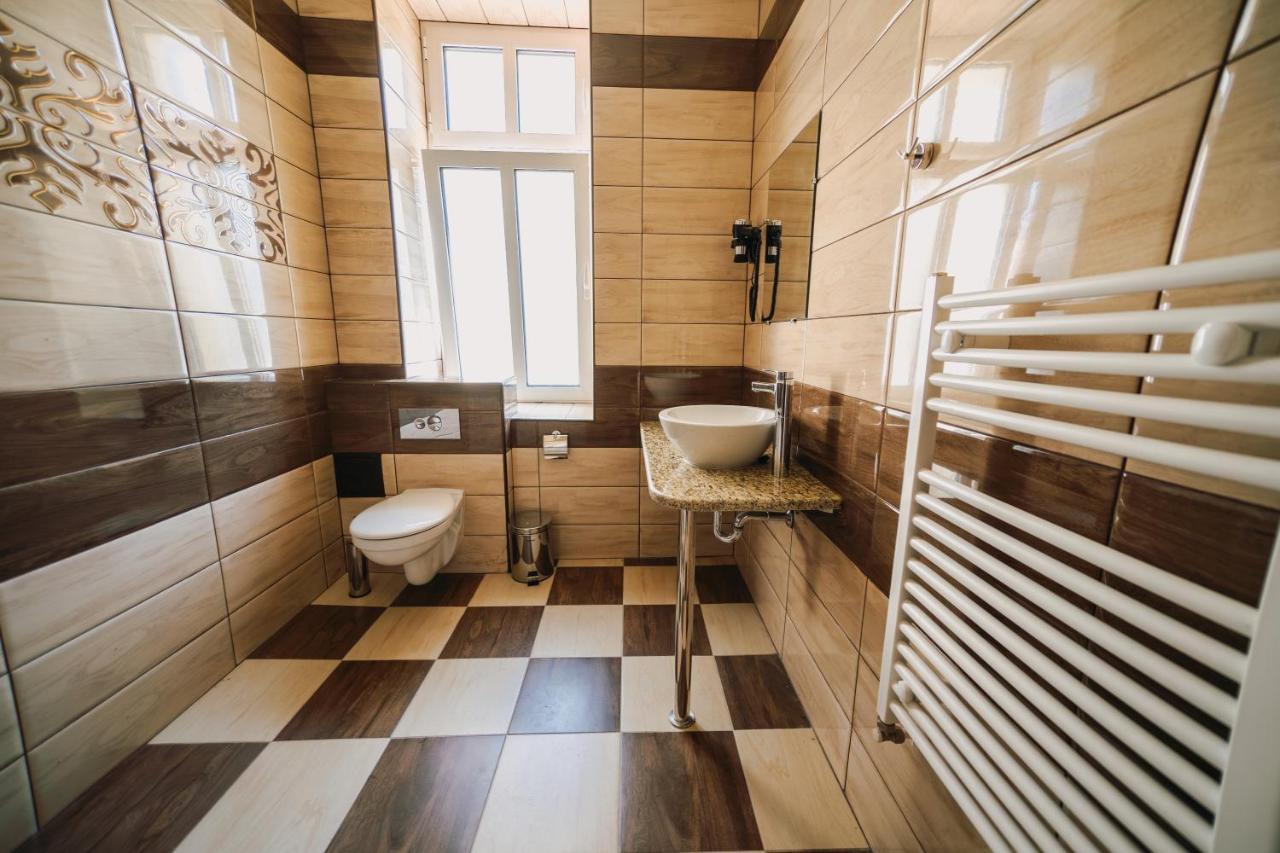 Hotel Хотел Театъръ à Pleven Extérieur photo