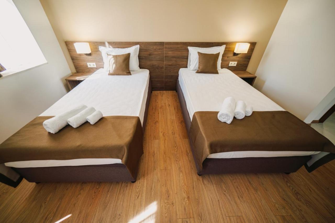 Hotel Хотел Театъръ à Pleven Extérieur photo