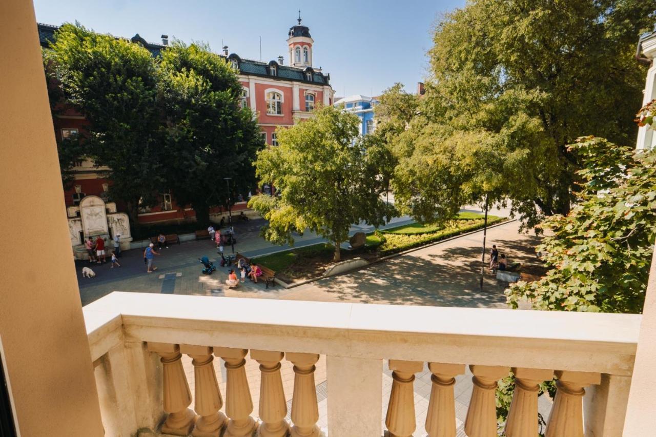 Hotel Хотел Театъръ à Pleven Extérieur photo