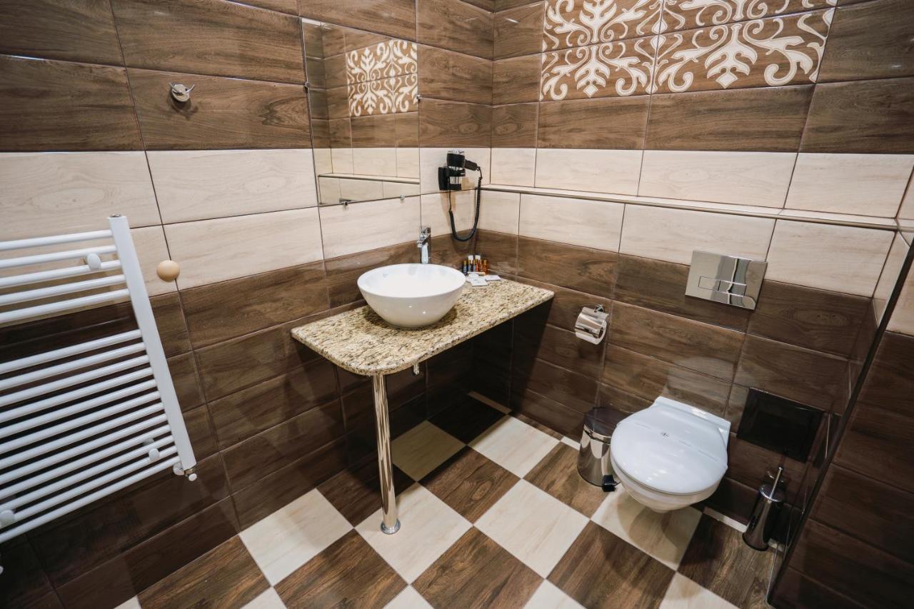 Hotel Хотел Театъръ à Pleven Extérieur photo