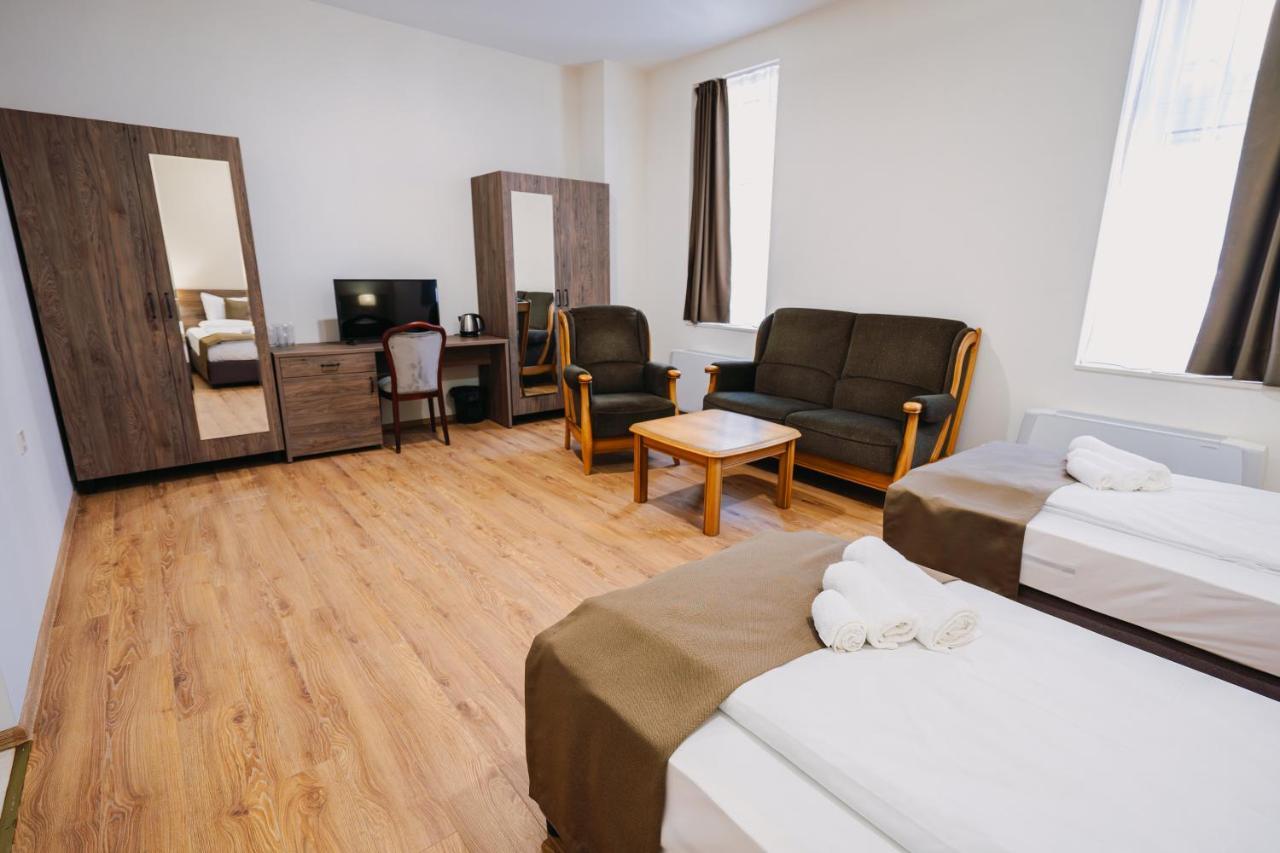Hotel Хотел Театъръ à Pleven Extérieur photo