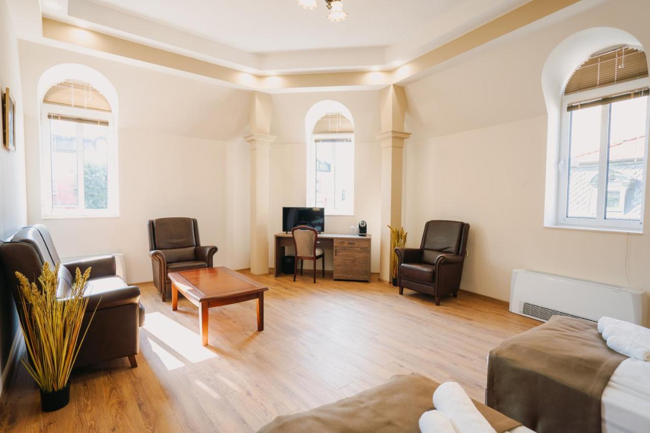 Hotel Хотел Театъръ à Pleven Extérieur photo