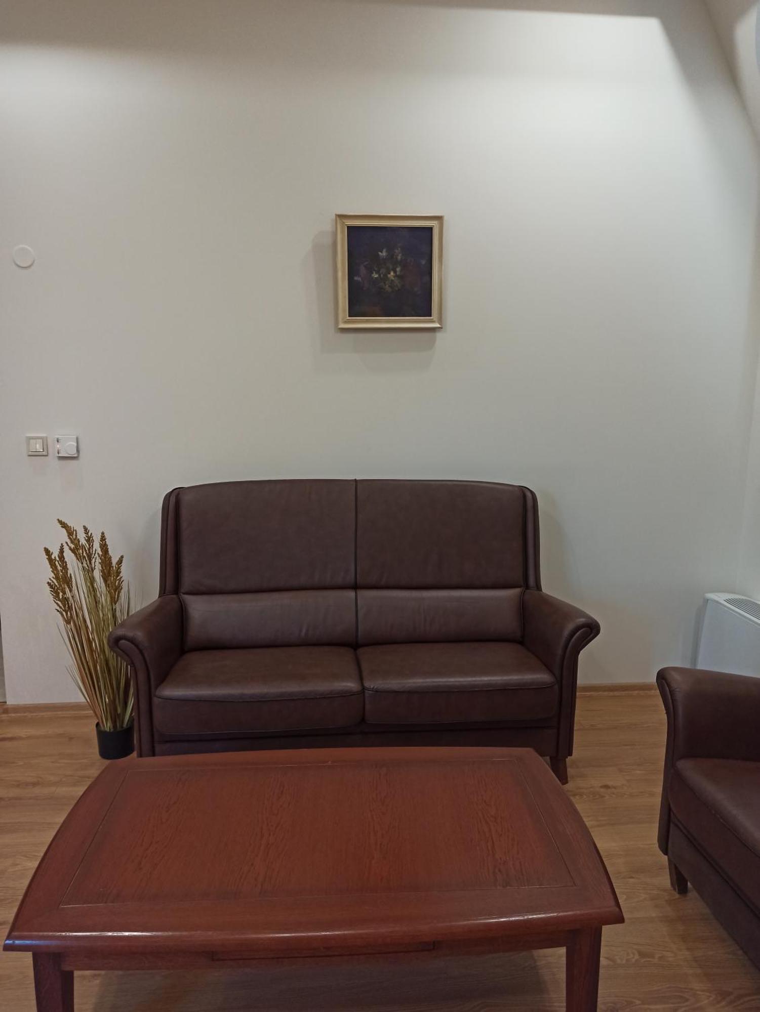 Hotel Хотел Театъръ à Pleven Extérieur photo