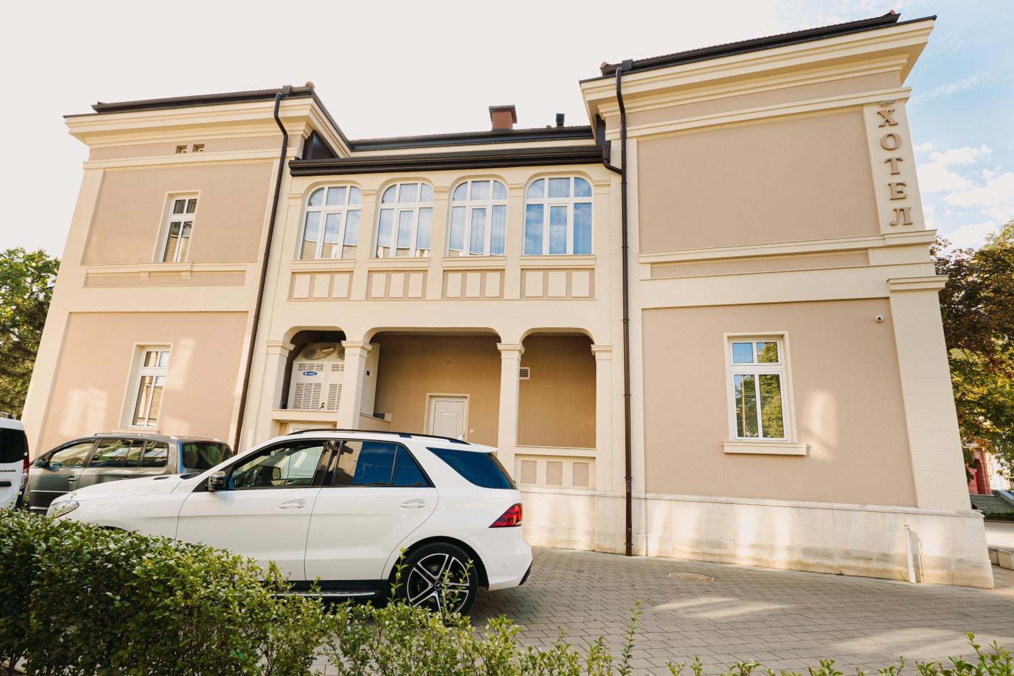 Hotel Хотел Театъръ à Pleven Extérieur photo