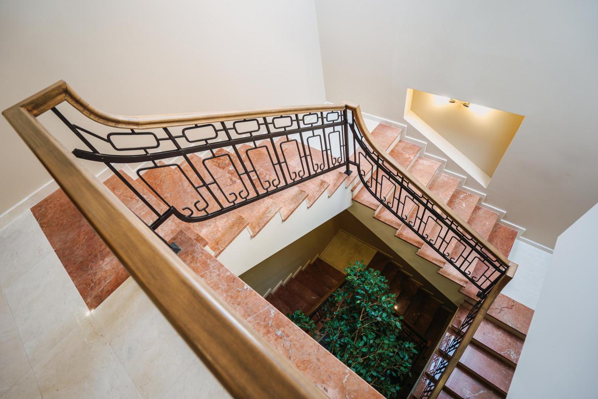 Hotel Хотел Театъръ à Pleven Extérieur photo