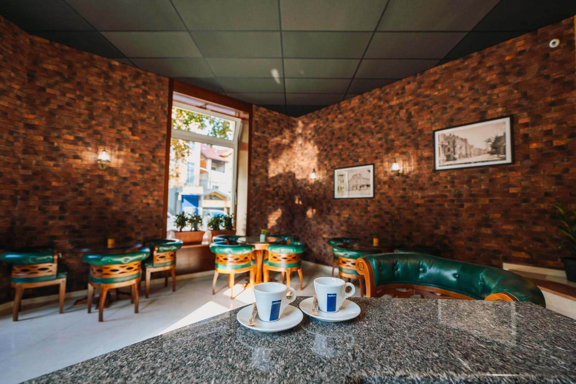 Hotel Хотел Театъръ à Pleven Extérieur photo