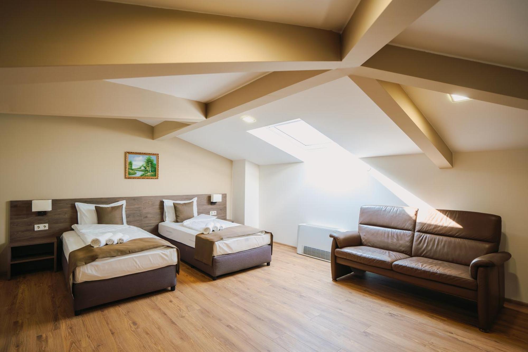 Hotel Хотел Театъръ à Pleven Extérieur photo