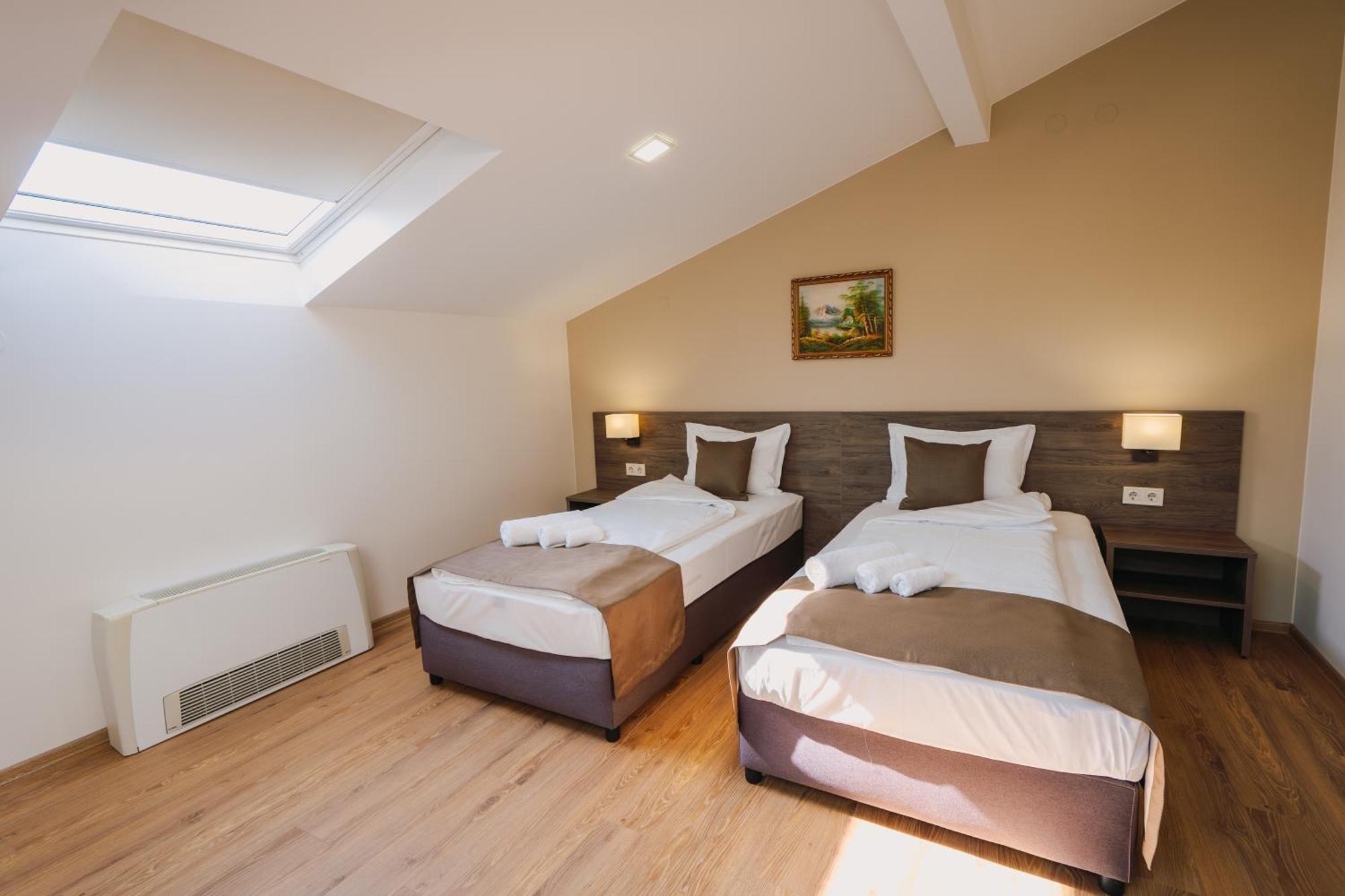 Hotel Хотел Театъръ à Pleven Extérieur photo