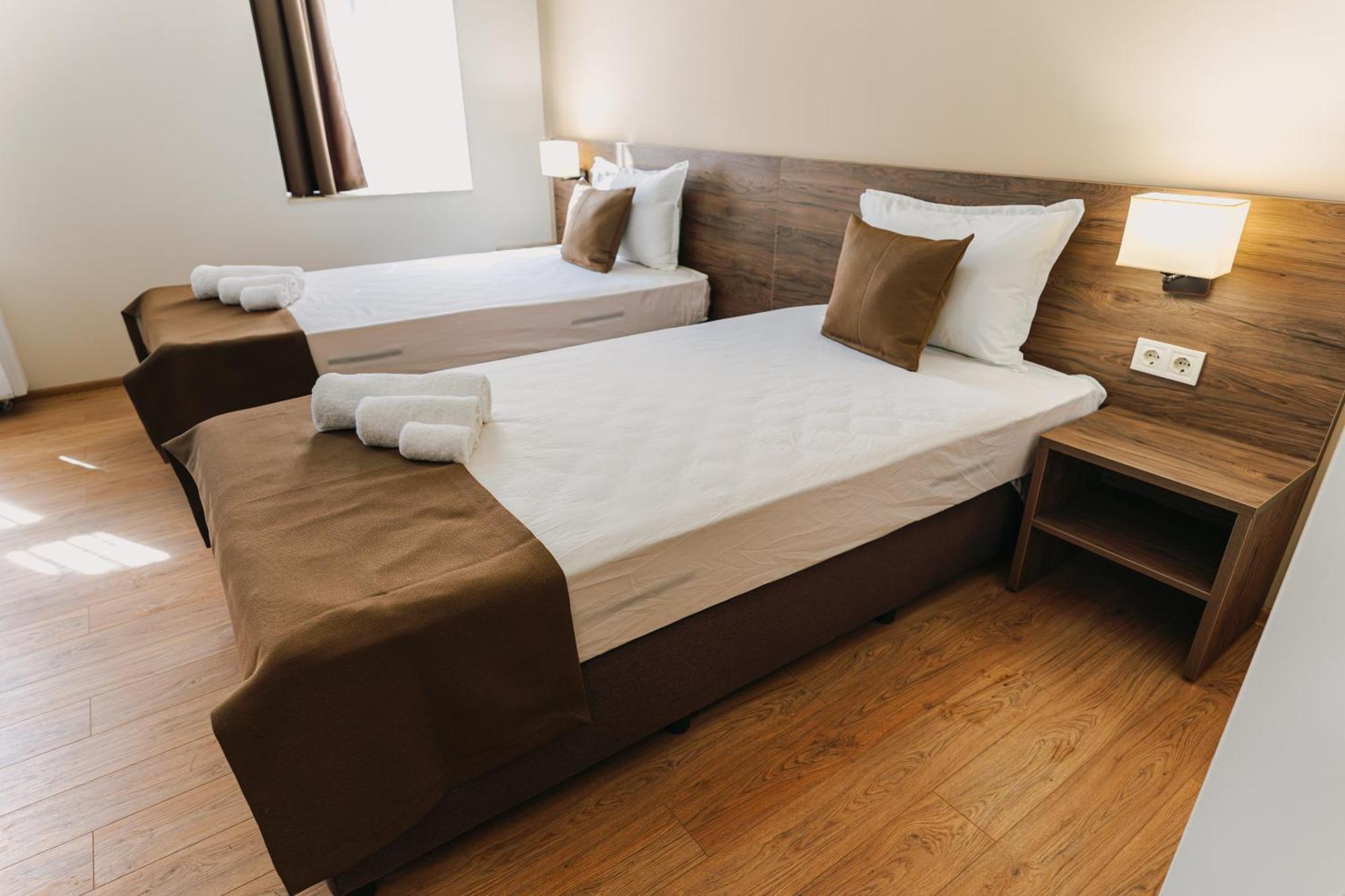 Hotel Хотел Театъръ à Pleven Extérieur photo