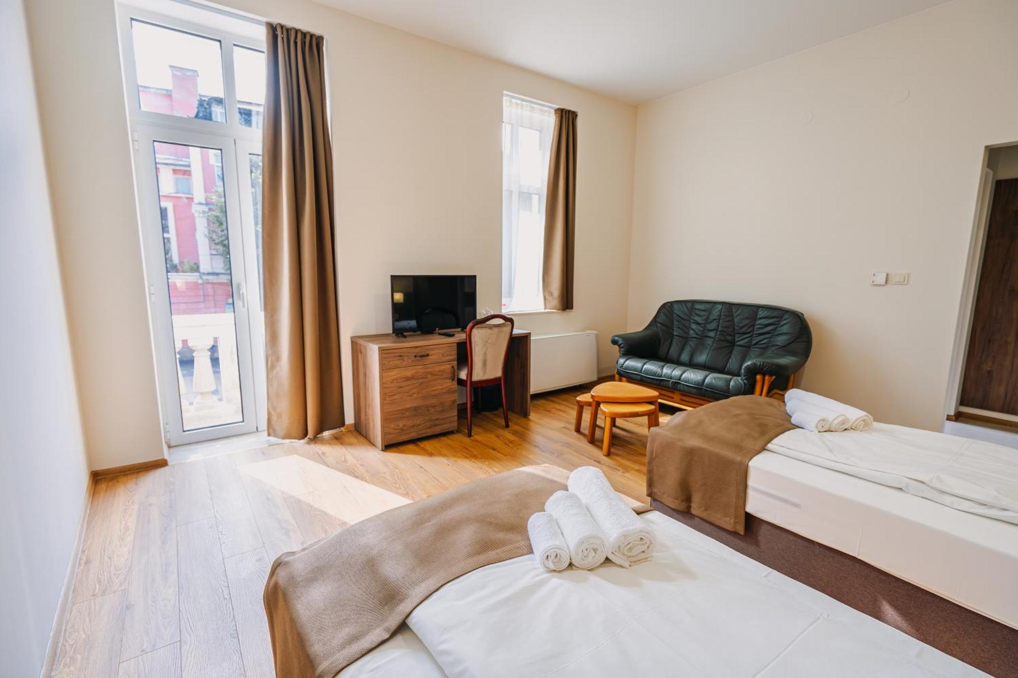 Hotel Хотел Театъръ à Pleven Extérieur photo