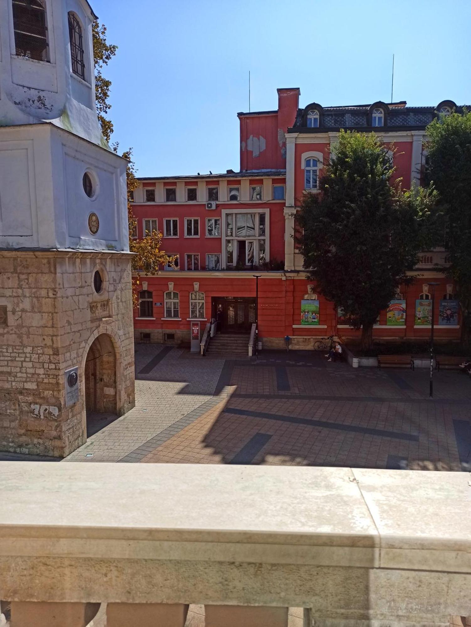 Hotel Хотел Театъръ à Pleven Extérieur photo